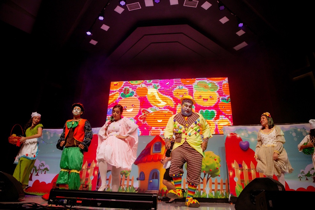 Natal em Aparecida: Espetáculo Infantil Gratuito Encanta Famílias no Campus Esperança