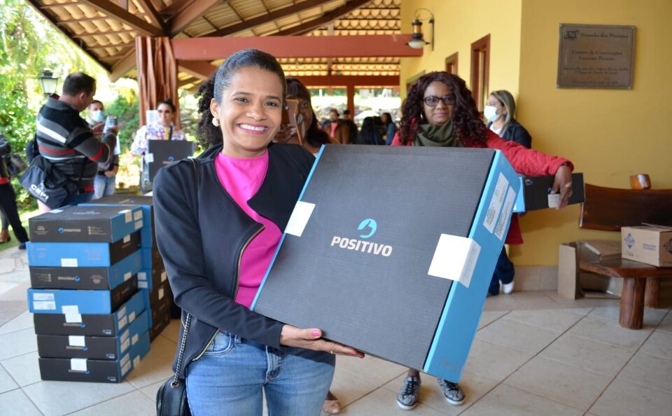 Estado Distribui 560 mil Kits Escolares e Investe em Chromebooks para Ano Letivo de 2025
