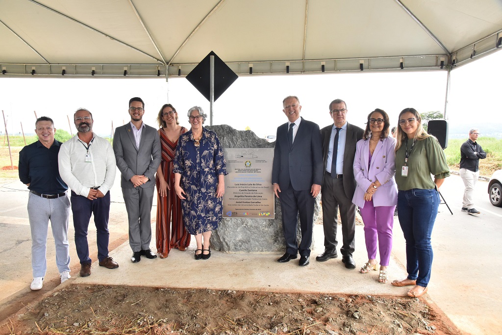 João Campos prestigia lançamento da pedra fundamental do novo Restaurante Universitário no campus da UFG em Aparecida