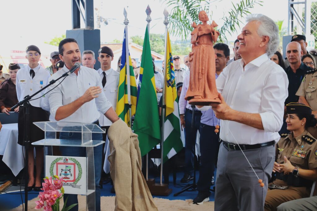 Caiado, Daniel e Vilela entregam reformas no Colégio Militar Mansões Paraíso
