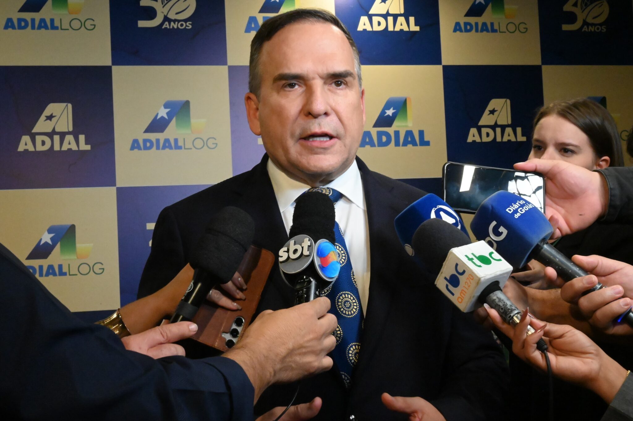 Mabel destaca estratégias para atrair indústrias e empregos na posse da nova diretoria da Adial