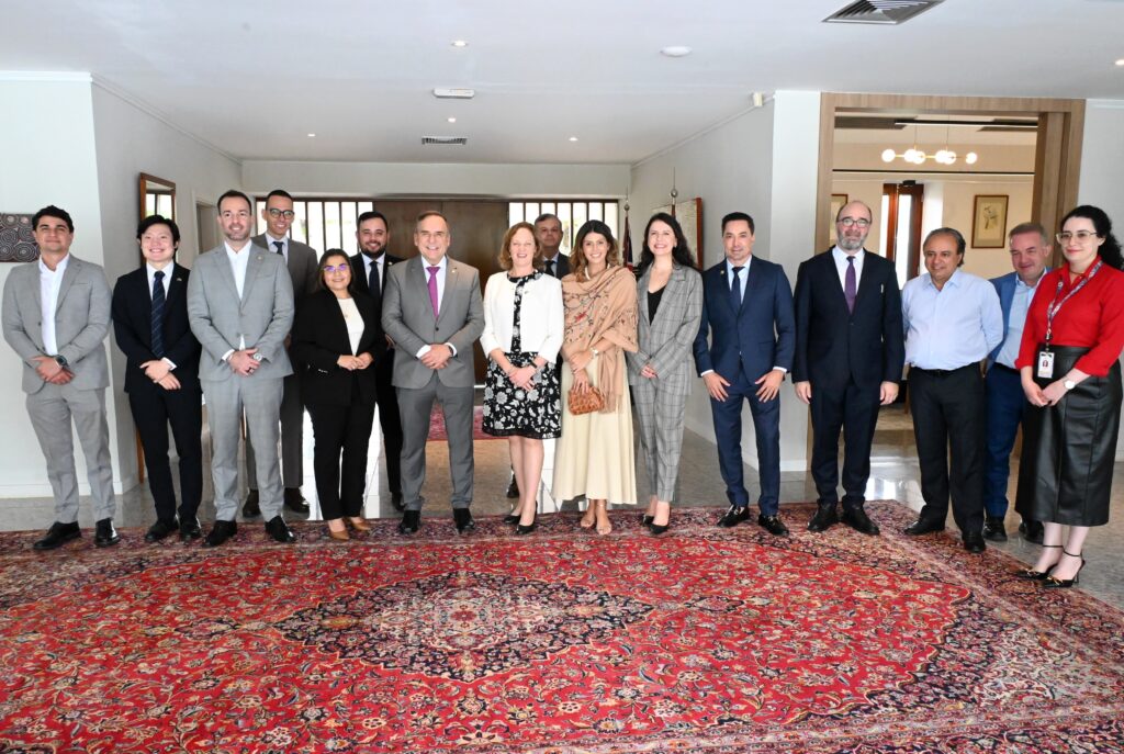 Mabel explora modelo de revitalização de Melbourne em visita à embaixada australiana