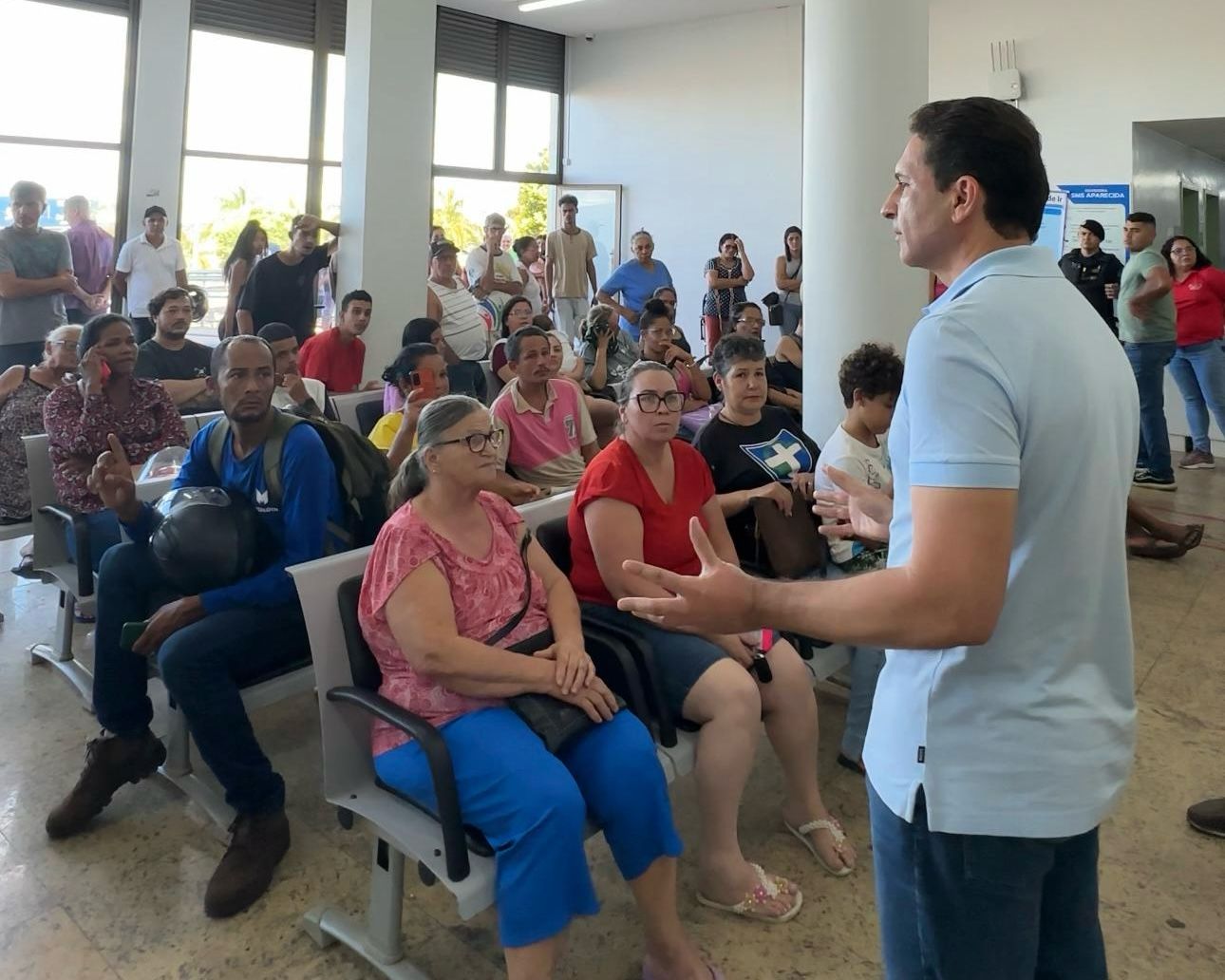 Vilela visita UPA do Buriti Sereno e reafirma compromisso de enfrentar desafios