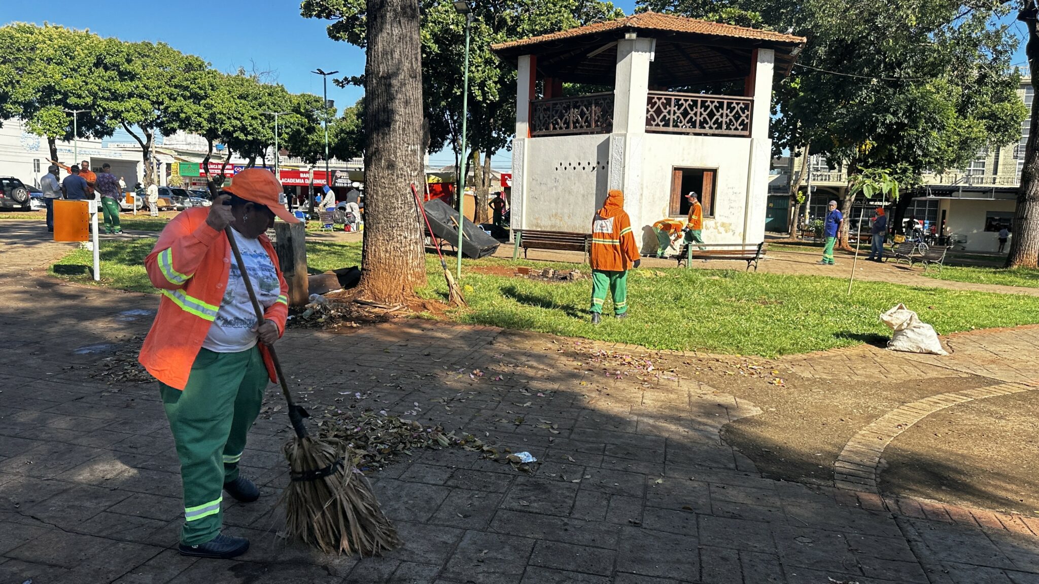 Comurg revitaliza praças históricas de Campinas e reforça limpeza em 10 bairros no 40º Mutirão