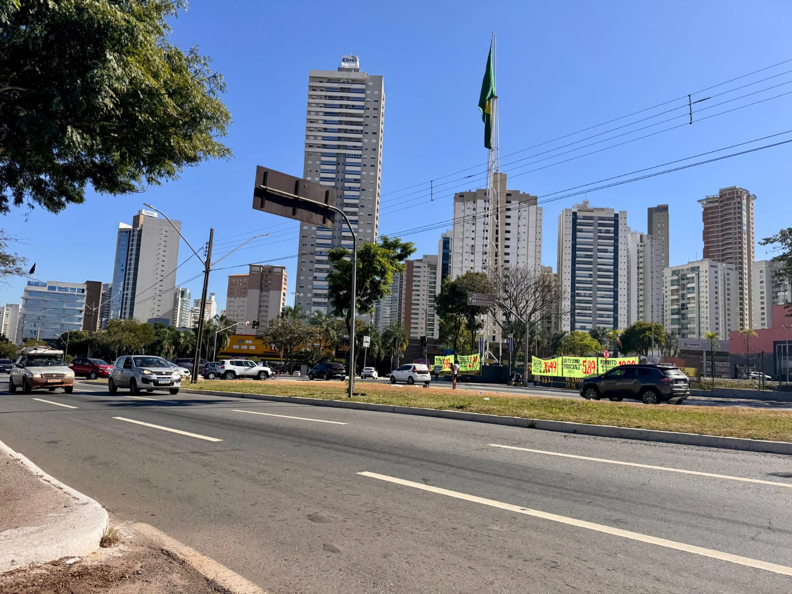 Obras em Jamel Cecílio e 136 desafogam trânsito em Goiânia