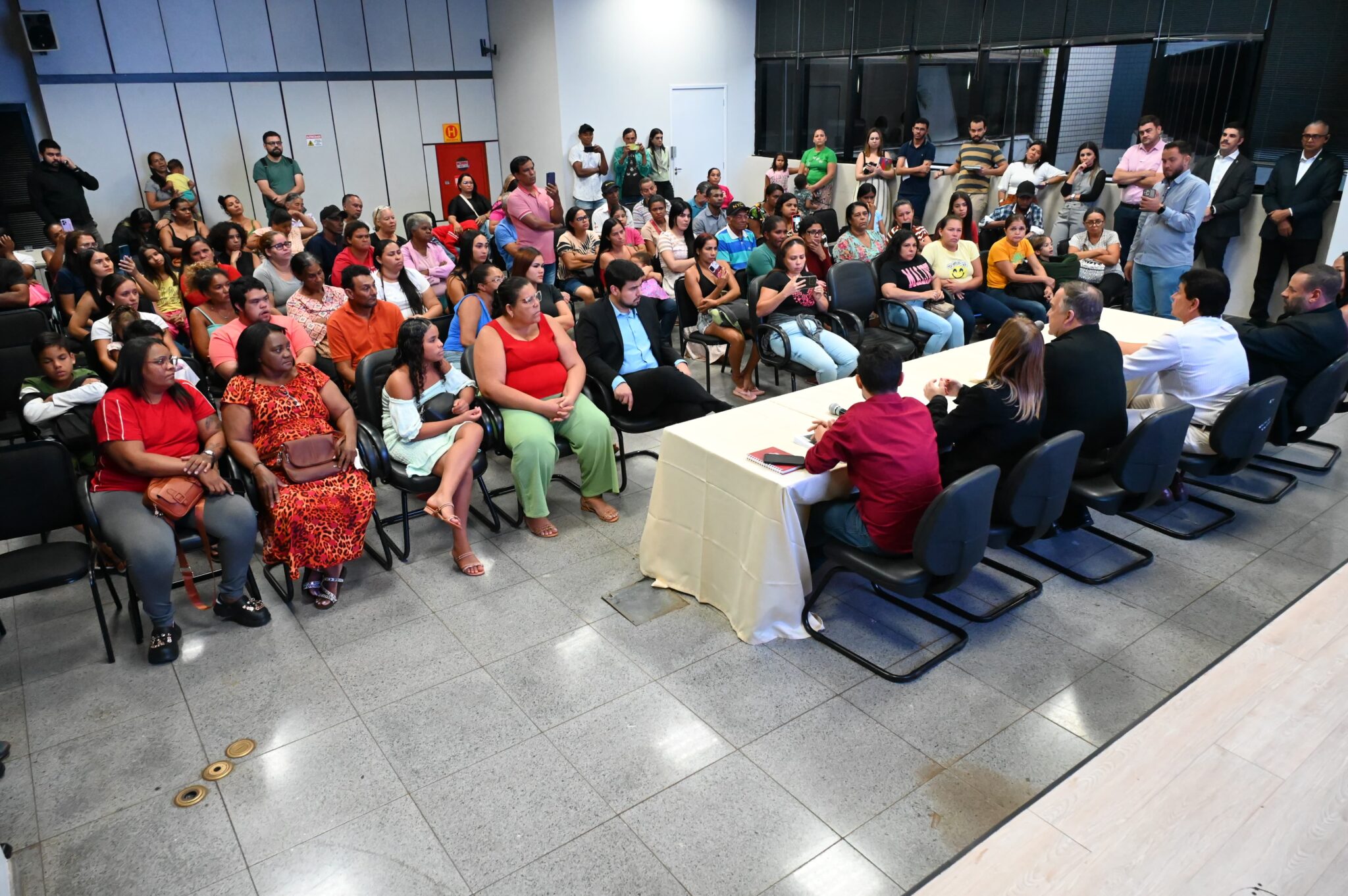 Headline: Mabel ouve moradores da ocupação Estrela Dalva em audiência pública