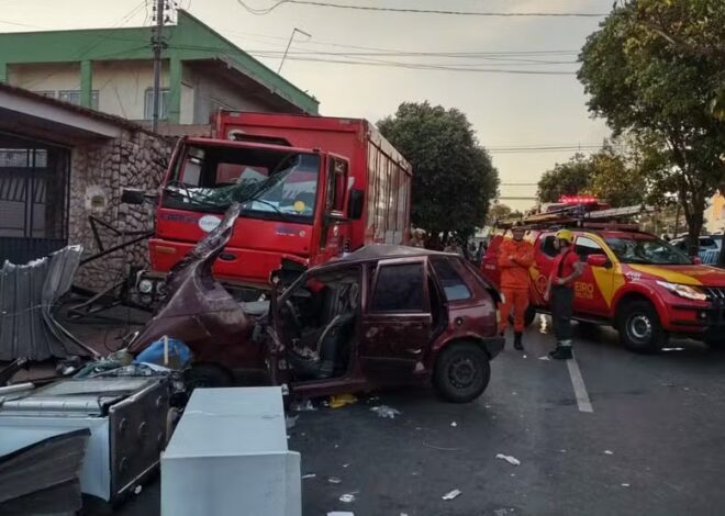 Colisão entre carro e caminhão em Aparecida de Goiânia deixa um morto e seis feridos