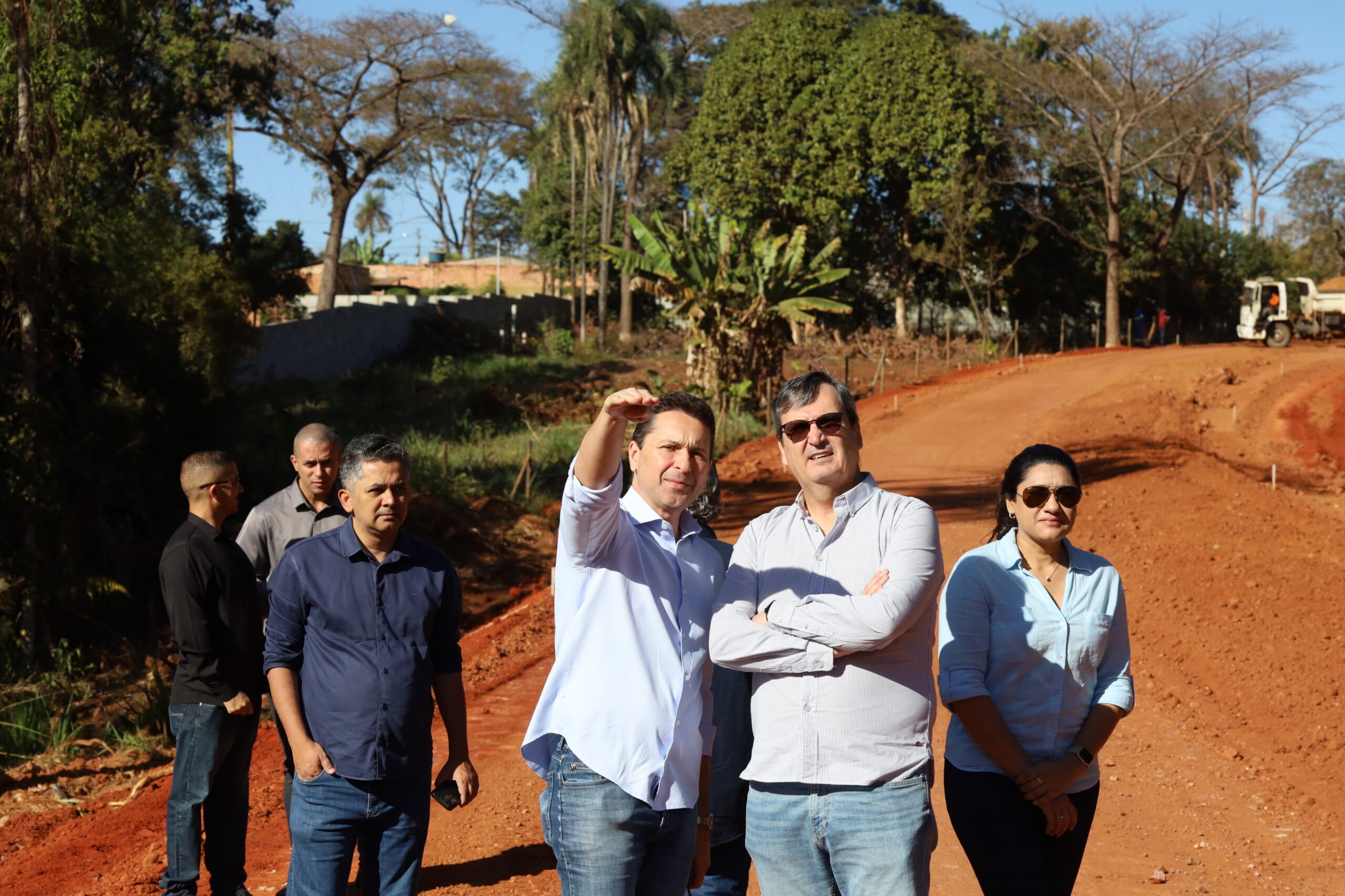 Vilela vistoria obras de infraestrutura em Expansul e Serra Dourada