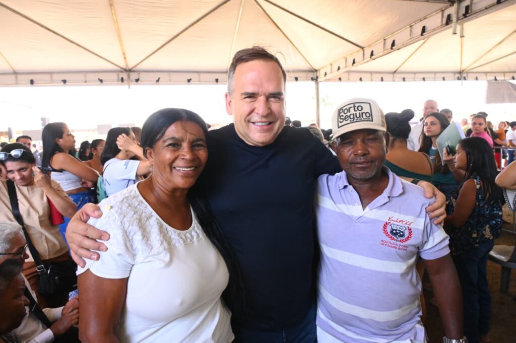 Goiânia entrega 100 escrituras definitivas no Albino Boaventura e região