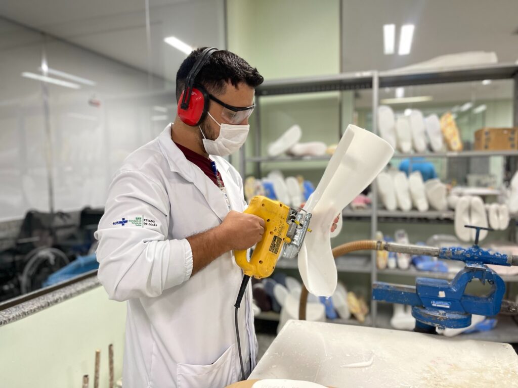 Oficina Ortopédica Itinerante em Aparecida entrega 150 próteses e órteses