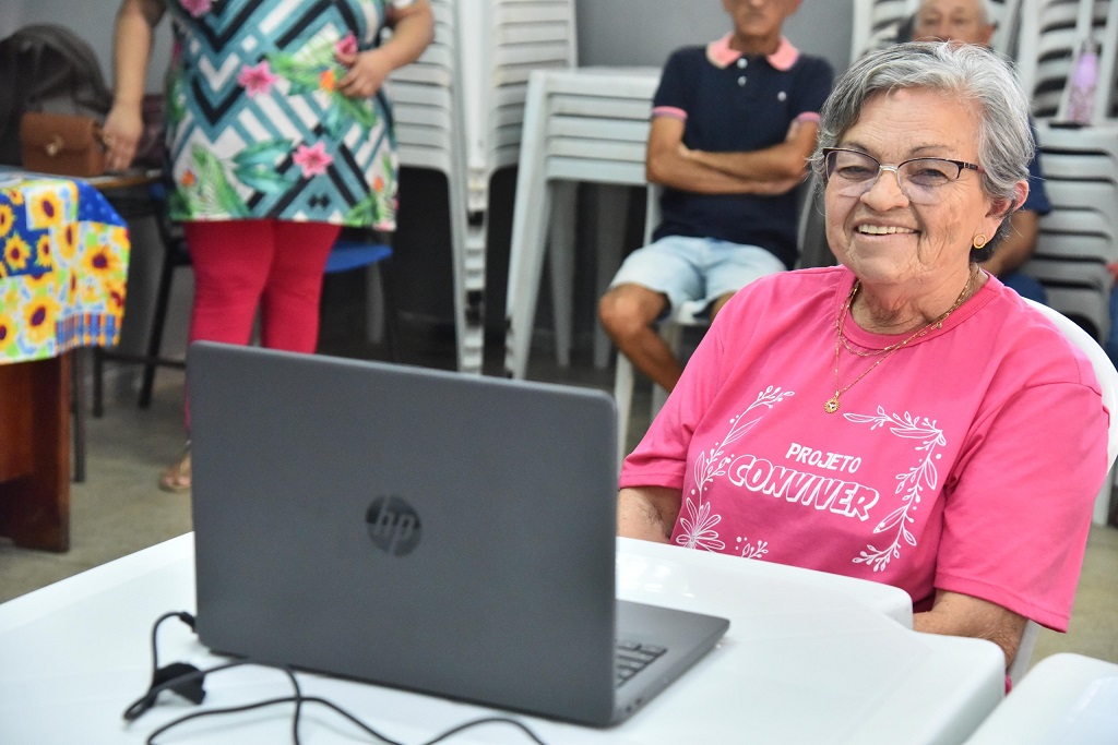 Aparecida de Goiânia lança curso gratuito de informática para idosos