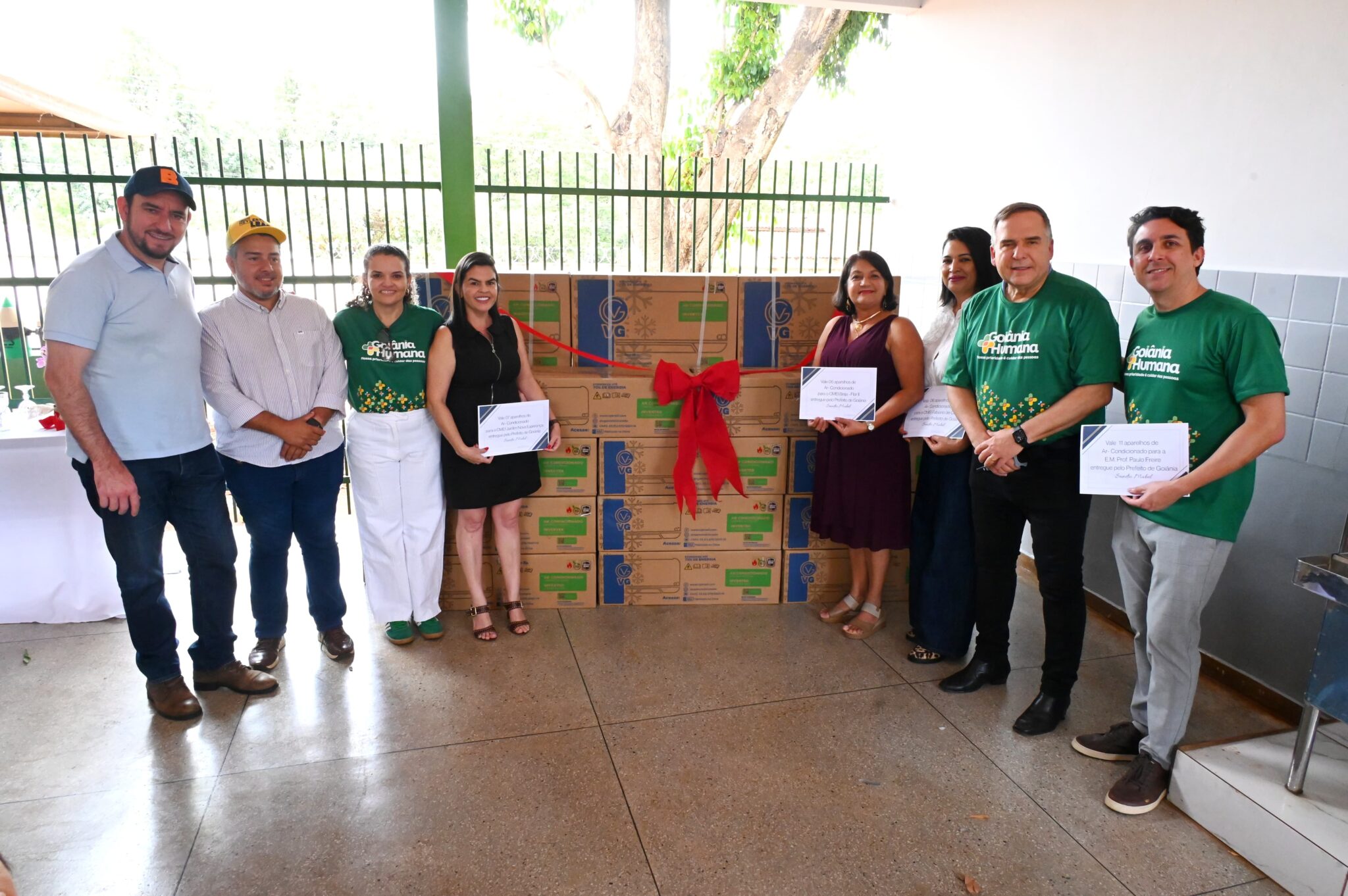 Goiânia entrega ar-condicionado a escolas e Cmeis da região noroeste