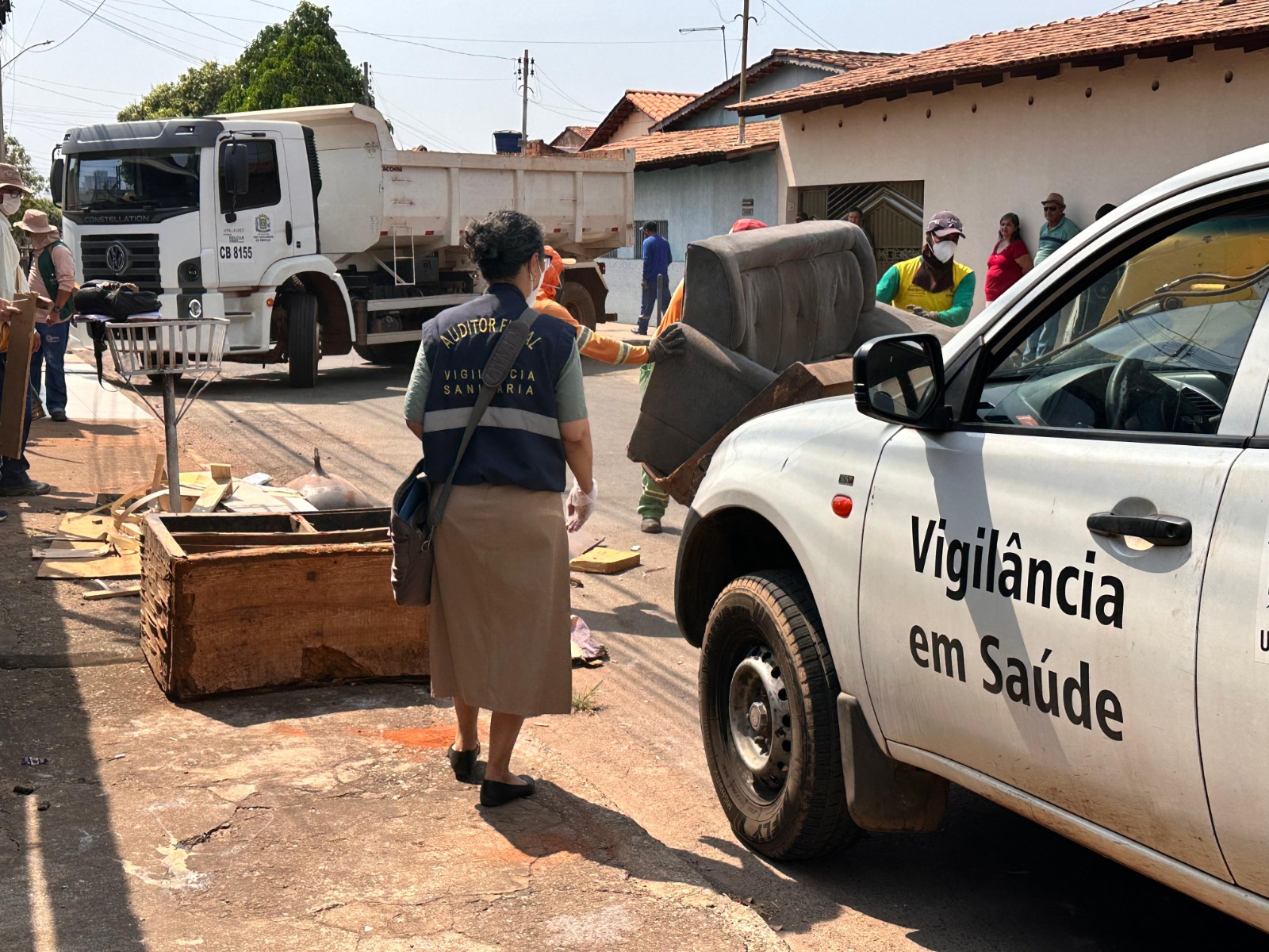 Goiânia retira 72 toneladas de lixo de imóvel no Residencial Goiânia Viva