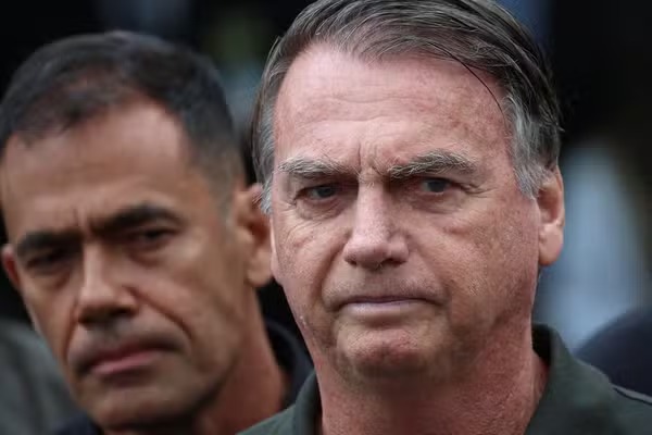 Bolsonaro tem carcinoma de pele removido e não precisará de novo tratamento