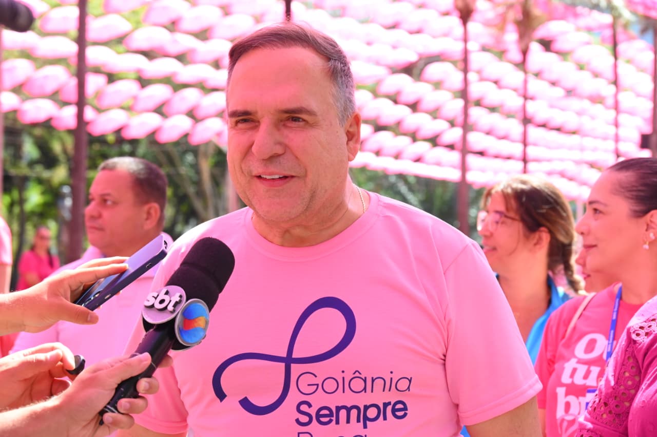 Mabel destaca prevenção do câncer de mama em ação do Outubro Rosa na Praça Tamandaré
