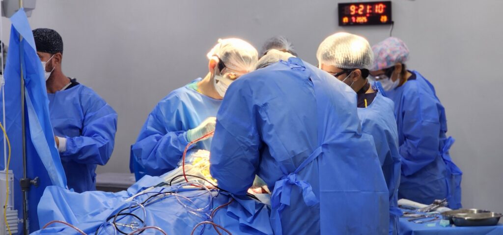 Hugo realiza primeira cirurgia de correção de aneurisma cerebral