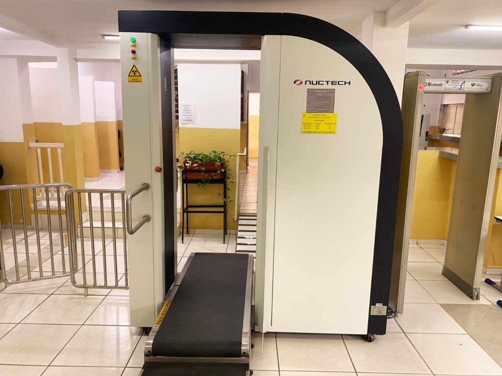 Scanners corporais instalados em 100% das unidades prisionais de Goiás