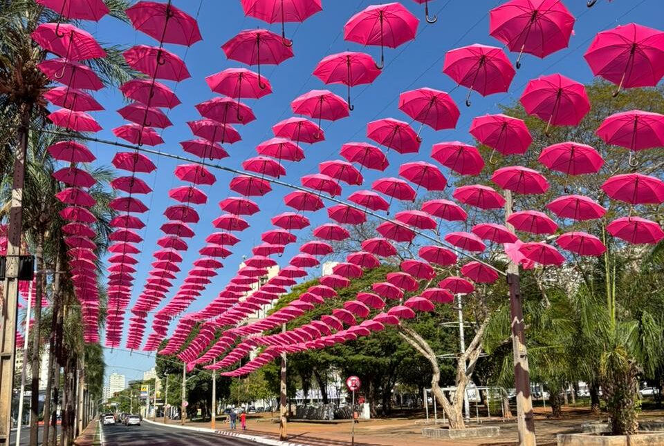 Goiânia faz ação do Outubro Rosa na Praça Tamandaré com passeio ciclístico e exames gratuitos