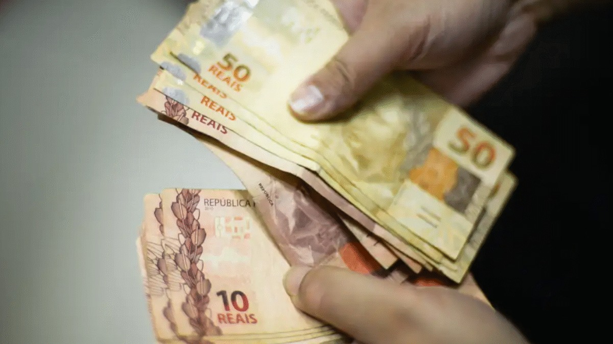 Goiás sobe quatro posições e fica em 10º lugar no ranking de inadimplência do CLP