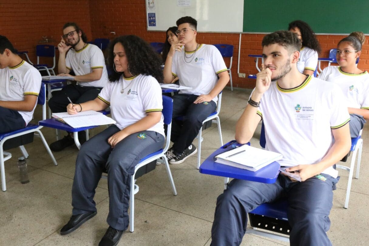 Pesquisa “Depois da Escola” quer mapear trajetórias de egressos do ensino médio em Goiás
