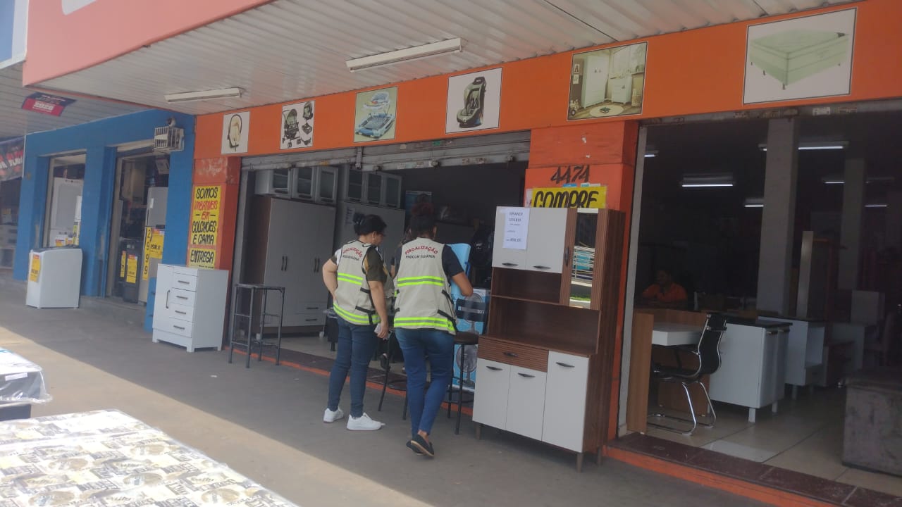 Procon Goiânia flagra falta de preços em lojas antes da Black Friday
