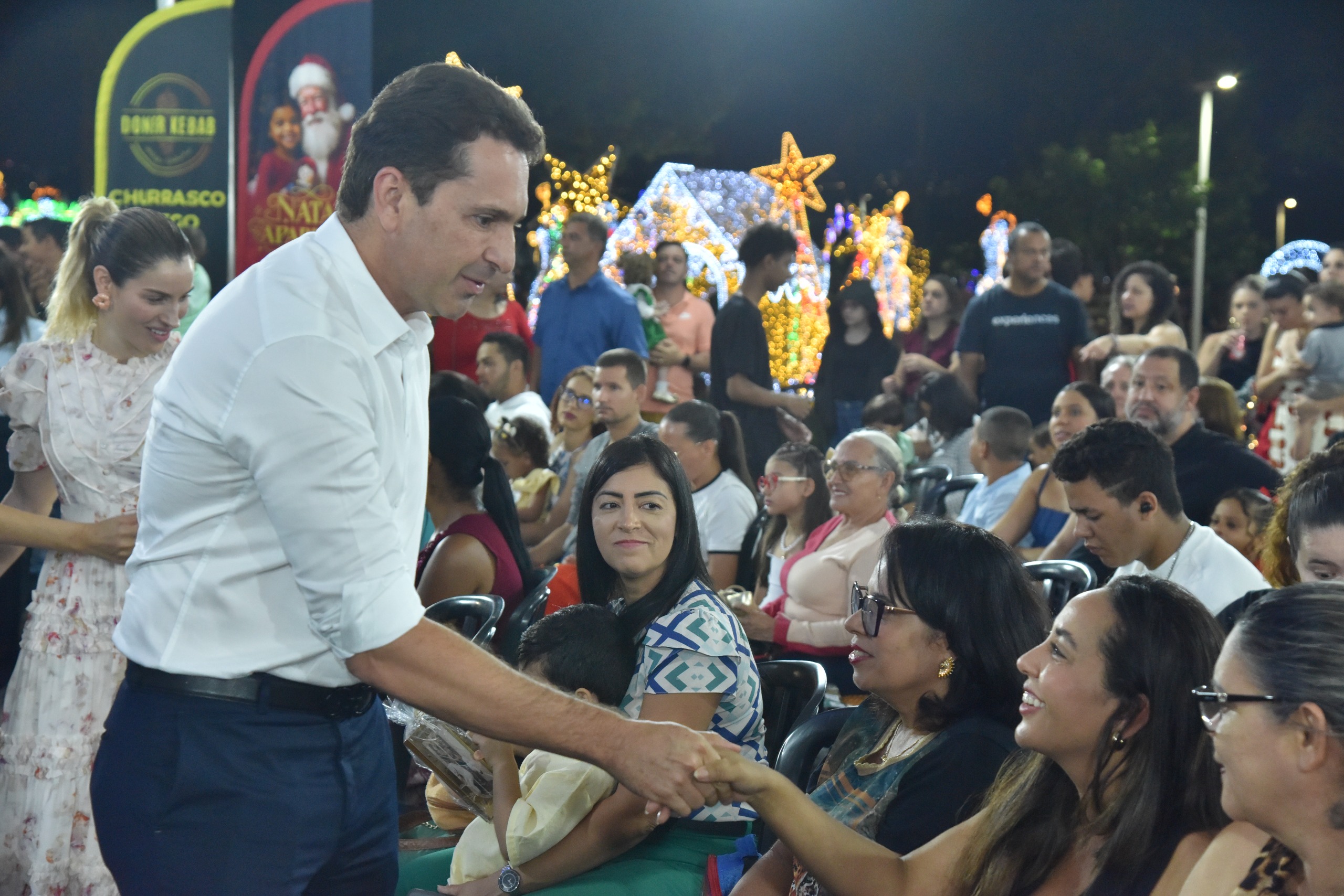 Cantata de Natal emociona famílias na Praça da Cidade Administrativa de Aparecida de Goiânia