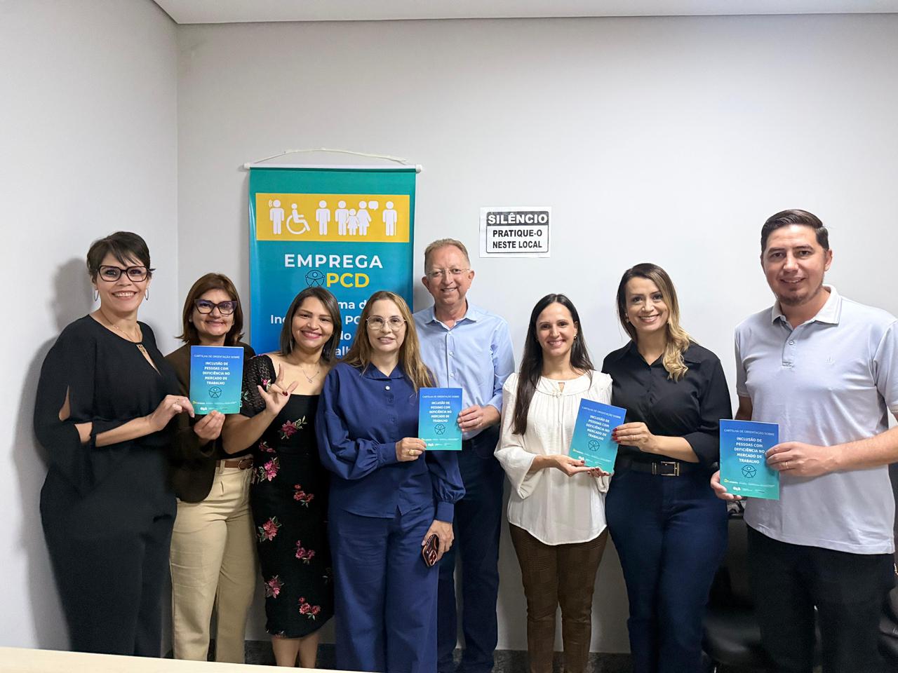 Prefeitura de Aparecida lança cartilha inclusiva e inaugura Espaço Emprega PCD