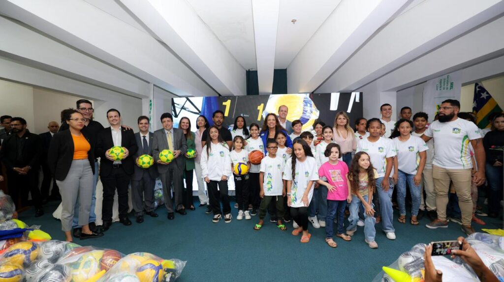 Governo entrega R$ 1,5 milhão em material esportivo para 52 municípios goianos