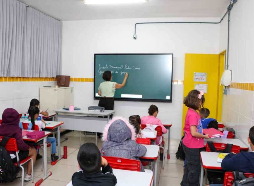 Prefeitura oferece seis mil vagas em curso para professores sobre práticas pedagógicas inclusivas