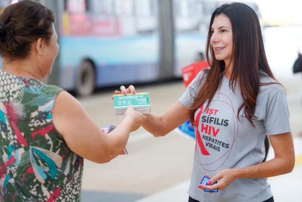 Carnaval: Saúde lança campanha de prevenção às ISTs e Aids em terminais e rodovias de Goiás