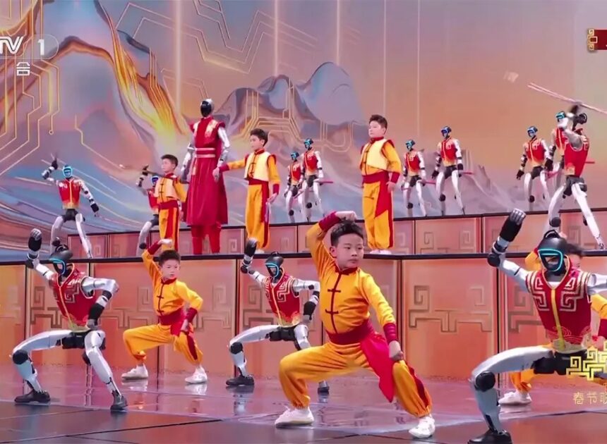 Robôs humanoides chineses marcam o Ano Novo Lunar com tecnologia e espetáculo; assista