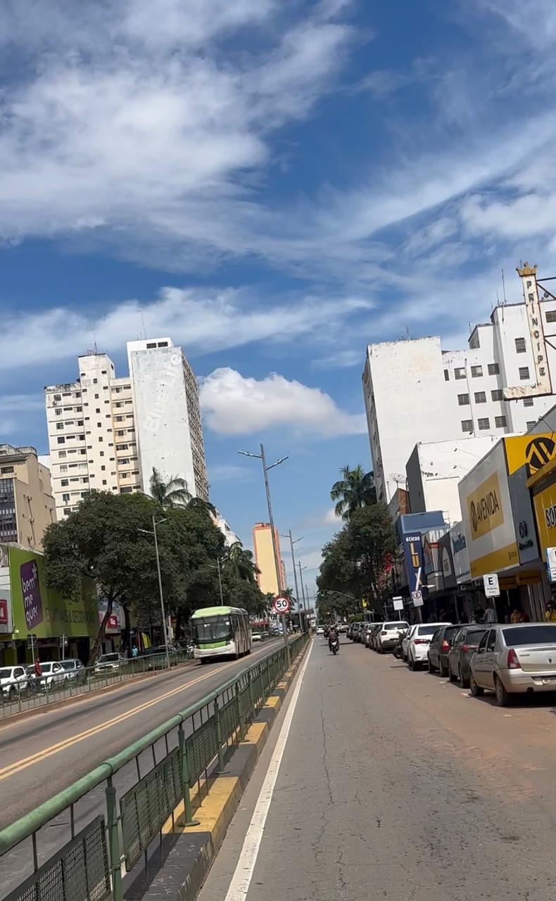 Prefeitura de Goiânia realiza operação de reordenamento urbano na região Central para desobstrução de calçadas