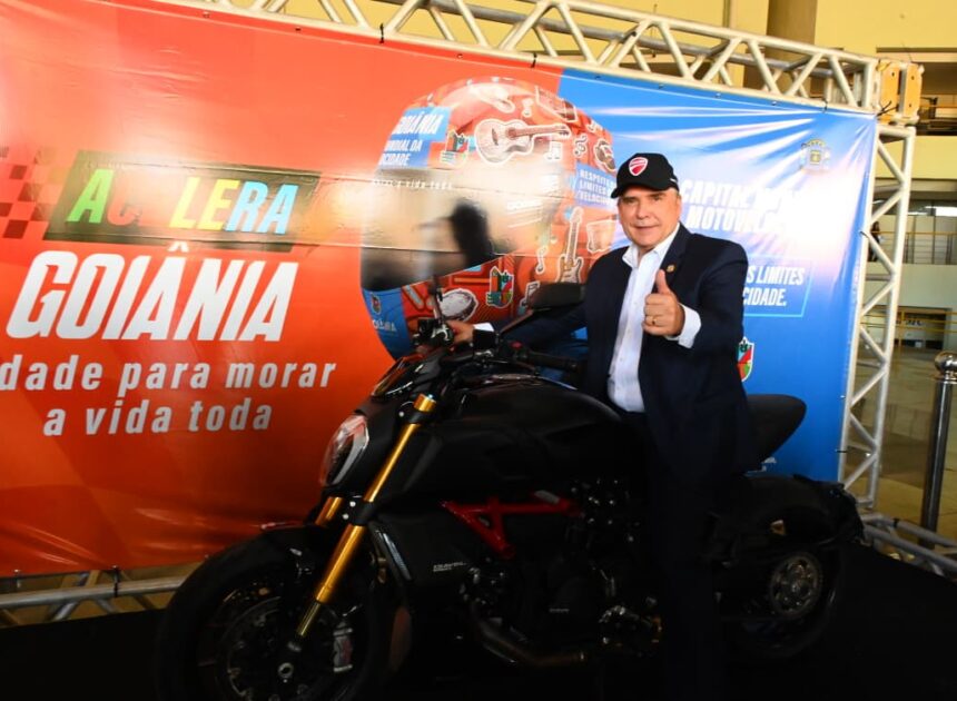 MotoGP Goiânia: Mabel participa de exposição de motos Ducati no Paço Municipal