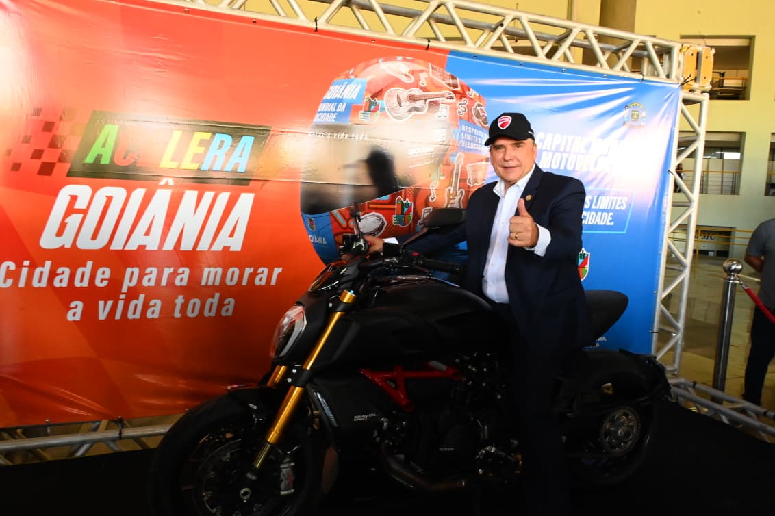 MotoGP Goiânia: Mabel participa de exposição de motos Ducati no Paço Municipal