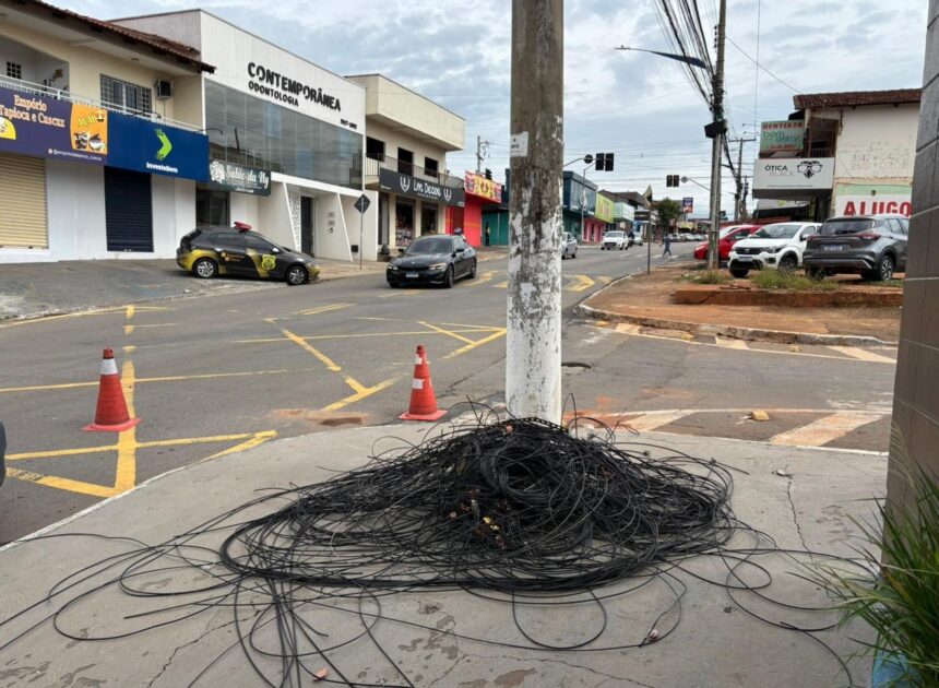 Saiba como solicitar retirada de fios soltos em Goiânia