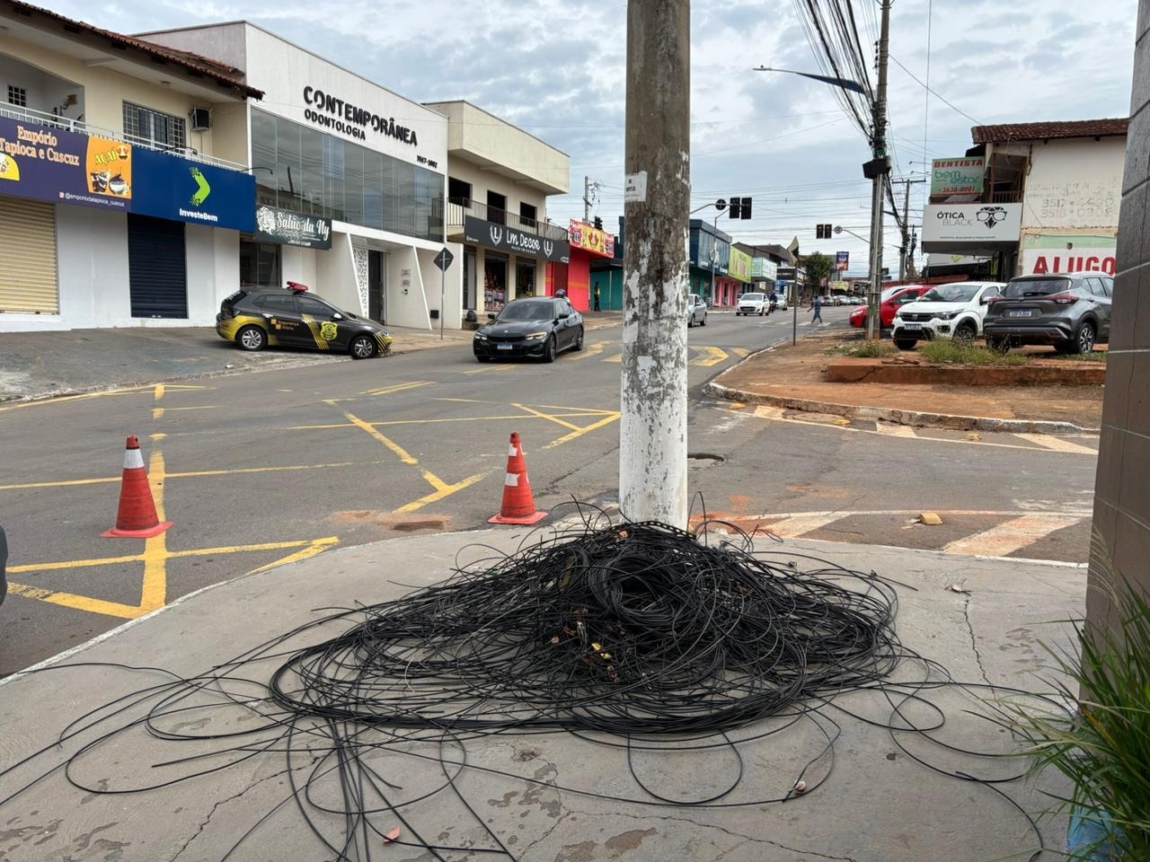 Saiba como solicitar retirada de fios soltos em Goiânia