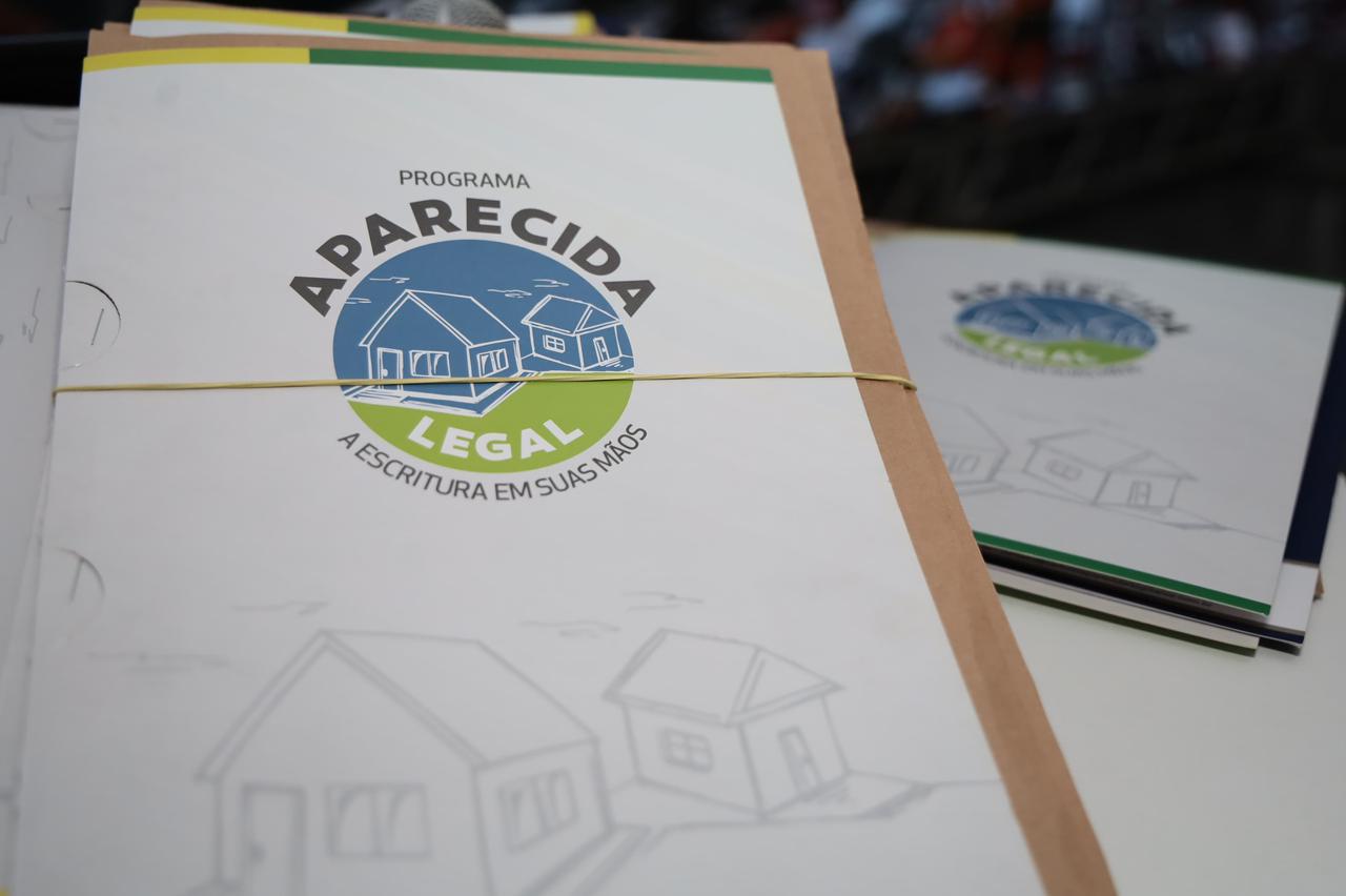 PREFEITURA ENTREGA 93 ESCRITURAS DEFINITIVAS A FAMÍLIAS DE 12 BAIRROS EM APARECIDA