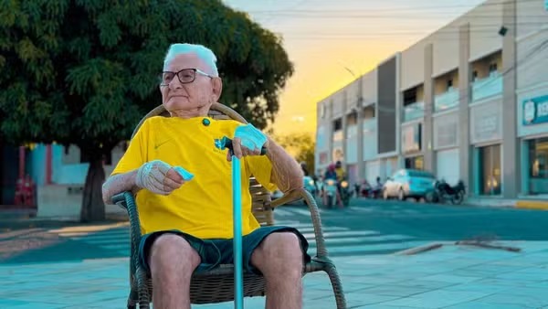 Cearense de 101 anos viu todas as Copas do Mundo e deixa recado a jogadores do Brasil: ‘não se precipitem’