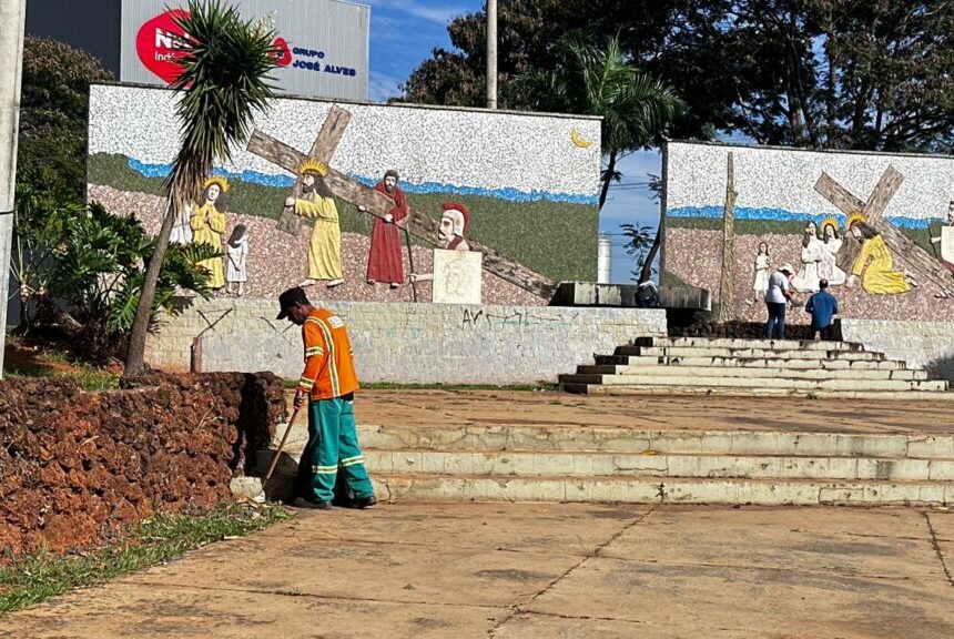 Comurg conclui operação de limpeza no trecho urbano da Rodovia dos Romeiros em apoio à Romaria do Divino Pai Eterno