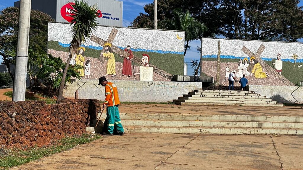 Comurg conclui operação de limpeza no trecho urbano da Rodovia dos Romeiros em apoio à Romaria do Divino Pai Eterno