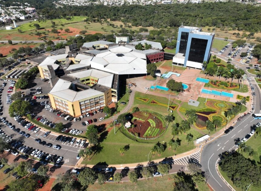 Mabel atende Fórum dos Servidores e encaminha à Câmara data‑base do funcionalismo com pagamento a partir de julho