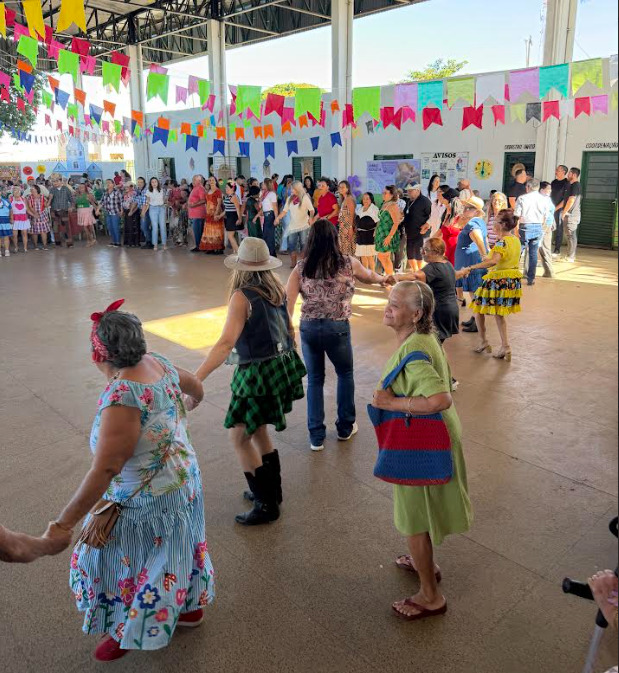 Bailão 60+ reúne 500 idosos em tarde de diversão, cultura e serviços