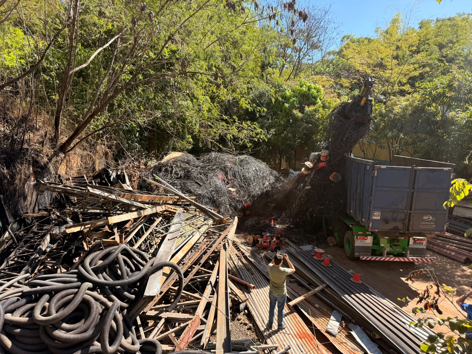 Prefeitura de Goiânia destina para reciclagem 110,7 toneladas de fios retirados dos postes