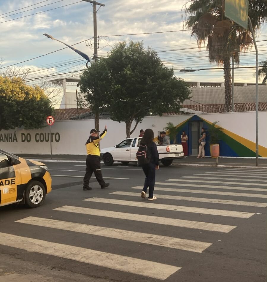 SET intensifica orientações no trânsito durante a volta às aulas em Goiânia