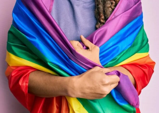 Justiça garante mamoplastia a mulher trans após negativa de plano de saúde