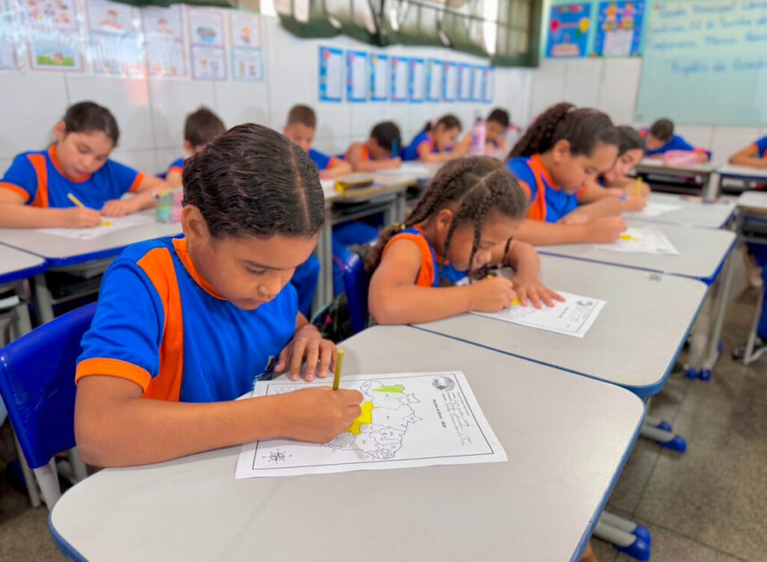 PGM prepara ação judicial para manter aulas durante greve da Educação