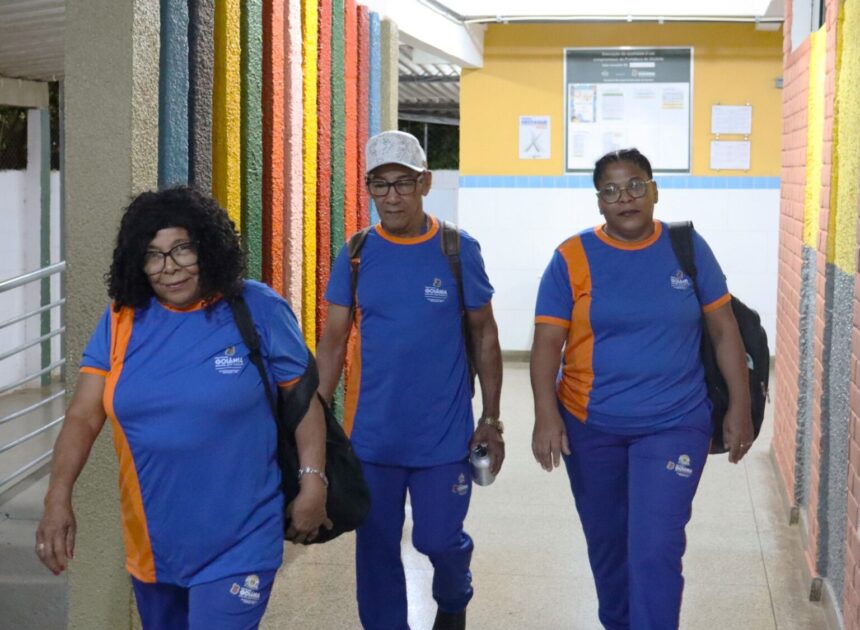 Educação de jovens e adultos da Prefeitura transforma trajetória de família que voltou a estudar na mesma sala