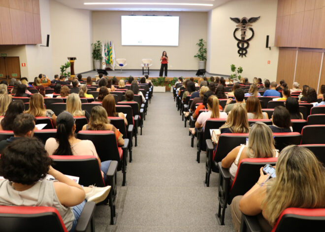 Cerca de 120 professores municipais de Matemática participam de formação com jogos educativos para educação financeira