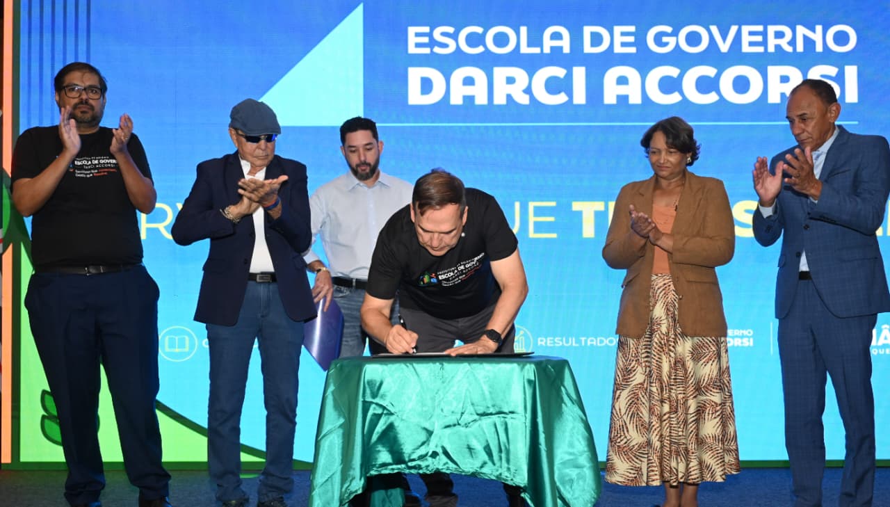 Mabel relança Escola de Governo e anuncia progressões para servidores de Goiânia